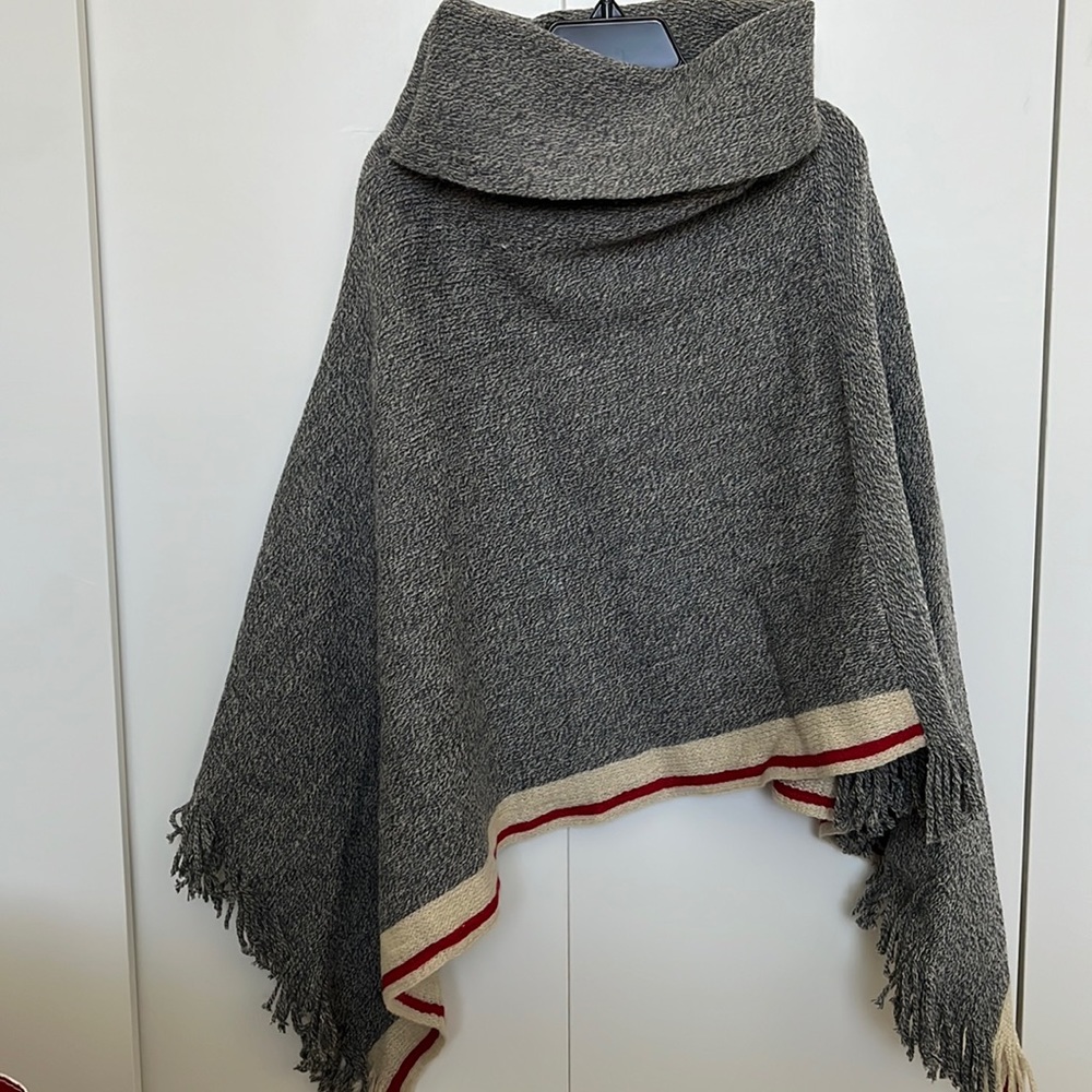 BNWT Roots Kids cabin poncho